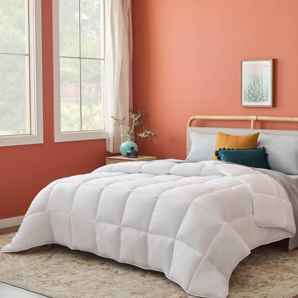White DOWN Alternative Comforter - Full/medium